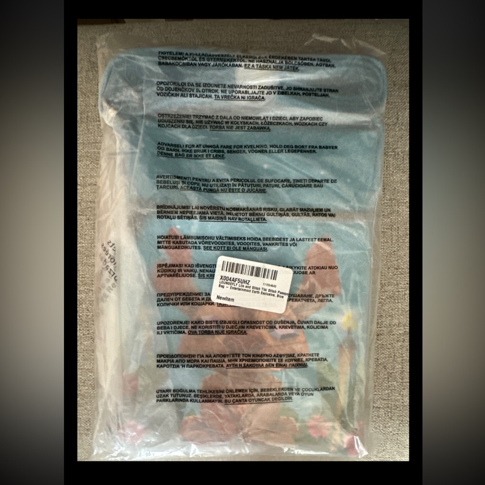 Disney Lilo and Stitch Carved Wood Tiki Stitch Passport Bag NEW - Picture 5 of 5